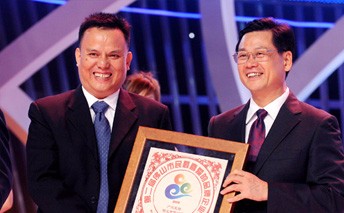 鳳鋁鋁業(yè)被評(píng)為“市民最喜愛的品牌企業(yè)”、“廣佛同城至愛佛山品牌”